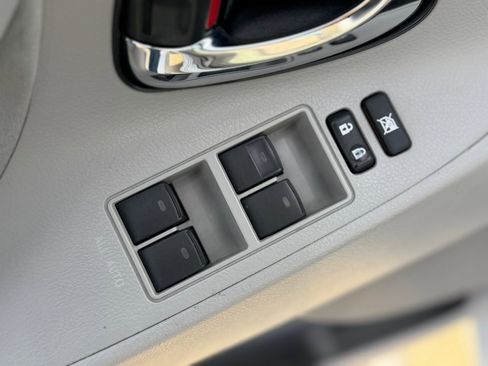 Used 2011 Toyota Camry LE image 11