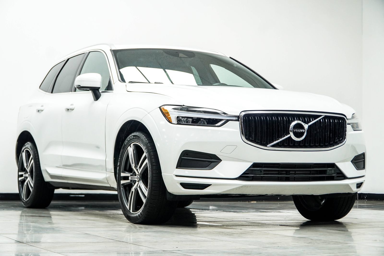 Used 2020 Volvo XC60 T5 Momentum w/ Protection Package Premier AWD/4WD image 5