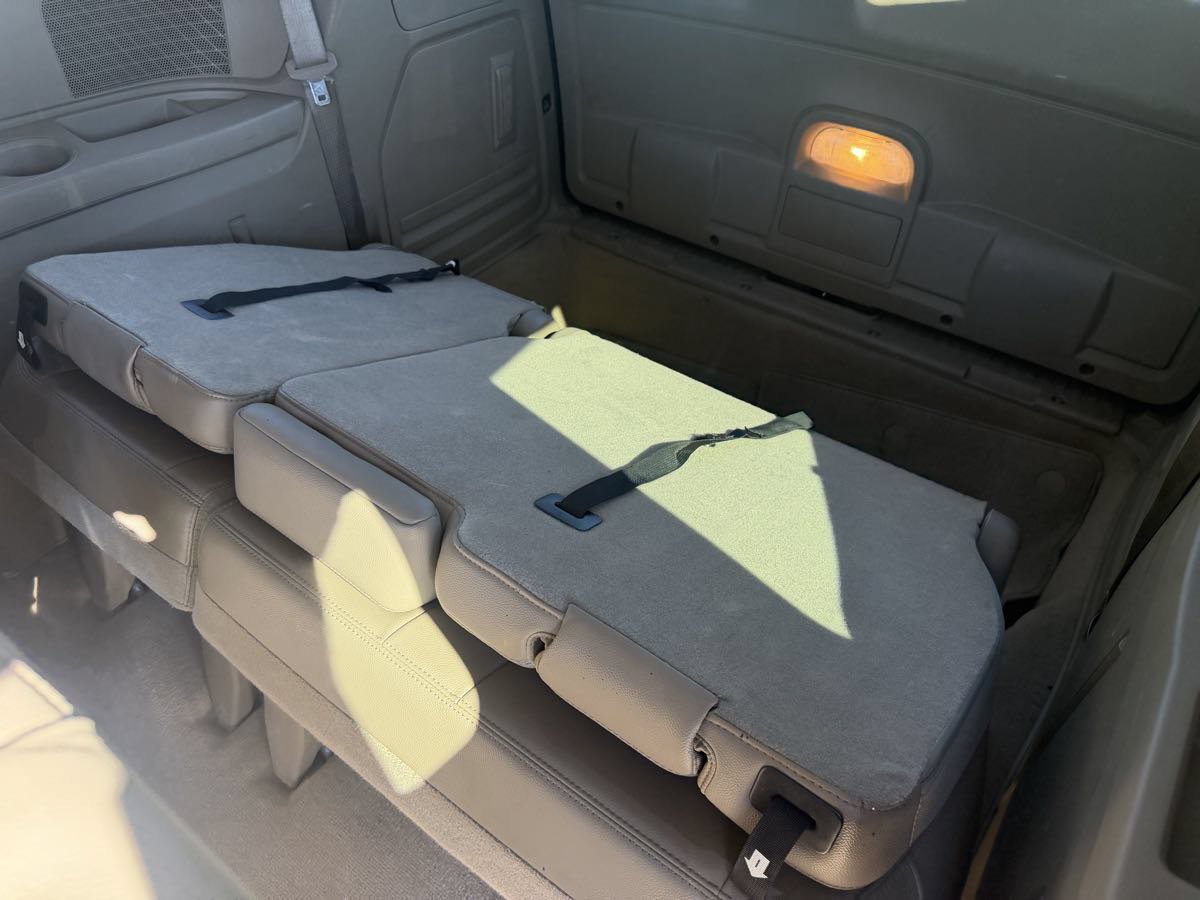 Used 2013 Chrysler Town & Country Touring-L w/ Driver Convenience Group FWD image 23