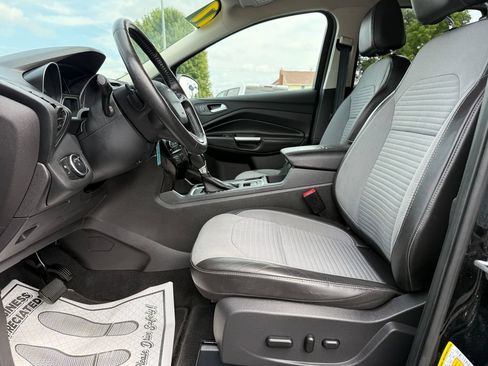 Used 2017 Ford Escape SE w/ SE Sport Appearance Package AWD/4WD image 18