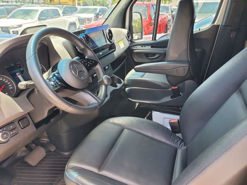 Used 2025 Mercedes-Benz Sprinter 2500 image 12