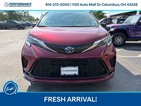 Used 2022 Toyota Sienna XSE FWD image 3