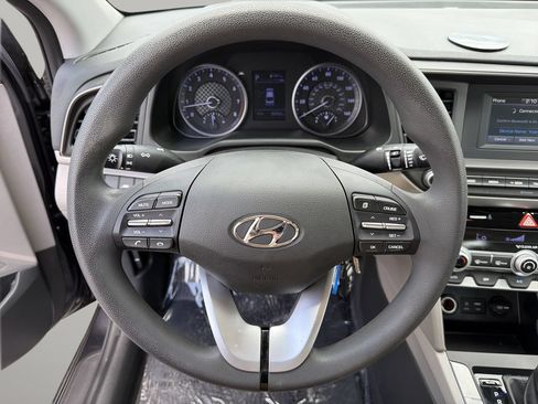 Used 2020 Hyundai Elantra SE FWD image 25