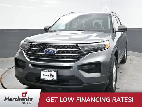 Used 2022 Ford Explorer XLT AWD/4WD image 2