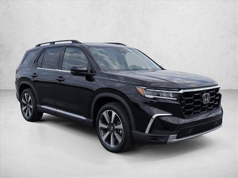 Used 2024 Honda Pilot Touring image 3