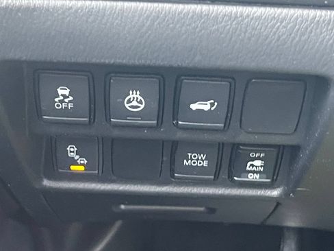 Used 2018 Nissan Pathfinder 4WD image 25