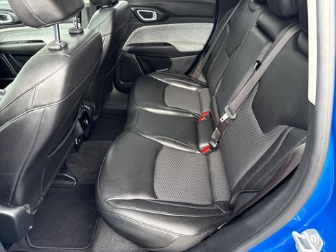 Used 2022 Jeep Compass Latitude w/ Sun and Sound Group image 11