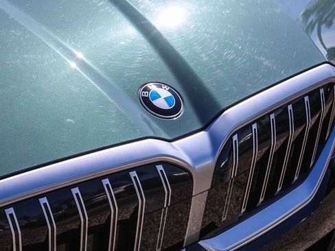 Used 2024 BMW 540i xDrive w/ Premium Package image 9