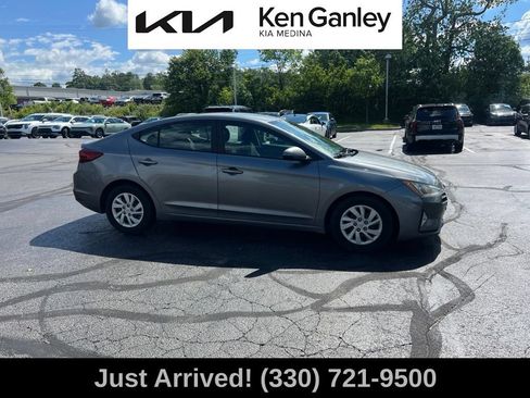 Used 2019 Hyundai Elantra SE w/ Cargo Package FWD image 4
