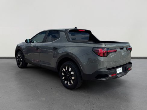 Used 2025 Hyundai Santa Cruz SE FWD image 3