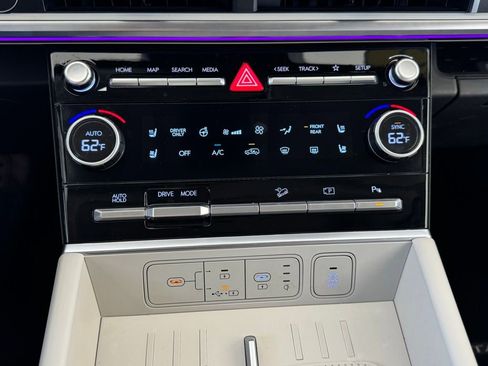 Used 2025 Hyundai Santa Fe Limited FWD image 34