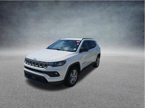 Used 2022 Jeep Compass Latitude w/ Convenience Group FWD image 3