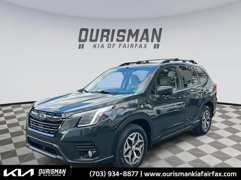 Used 2023 Subaru Forester Premium image 2