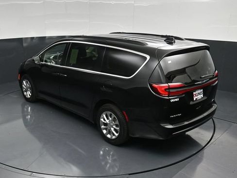 Certified 2022 Chrysler Pacifica Touring-L AWD/4WD image 56