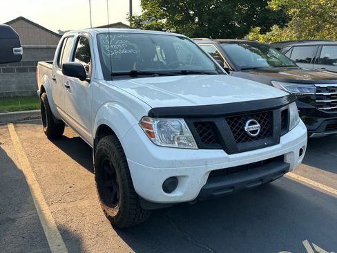 Used 2019 Nissan Frontier SV AWD/4WD image 3