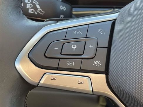 Used 2025 Volkswagen Atlas SEL Premium R-Line image 21