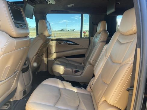 Used 2019 Cadillac Escalade ESV Platinum image 19
