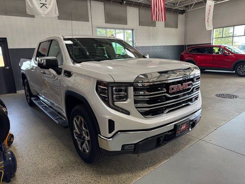 Used 2024 GMC Sierra 1500 SLT w/ SLT Premium Package image 3