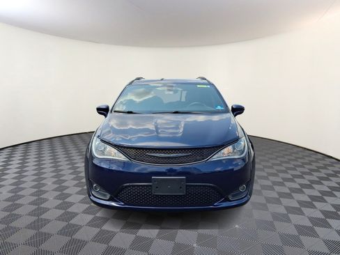 Used 2020 Chrysler Pacifica Touring-L Plus w/ S Appearance Package FWD image 2