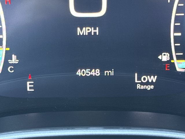 Used 2025 Chrysler Pacifica Select FWD image 19