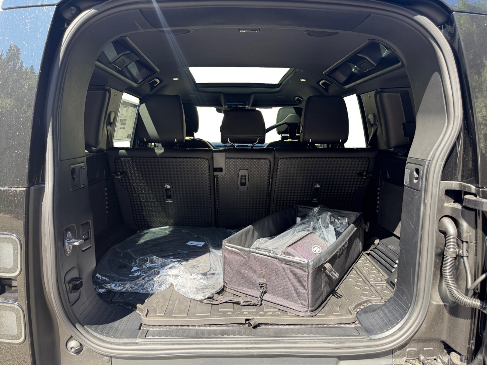 New 2026 Land Rover Defender 110 X-Dynamic SE AWD/4WD image 25