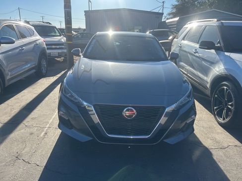 Used 2021 Nissan Altima 2.5 SV image 3