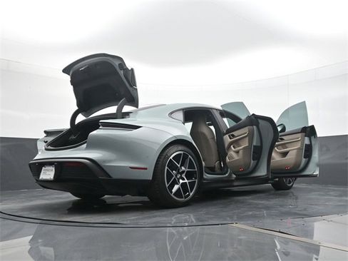 Used 2025 Porsche Taycan image 26
