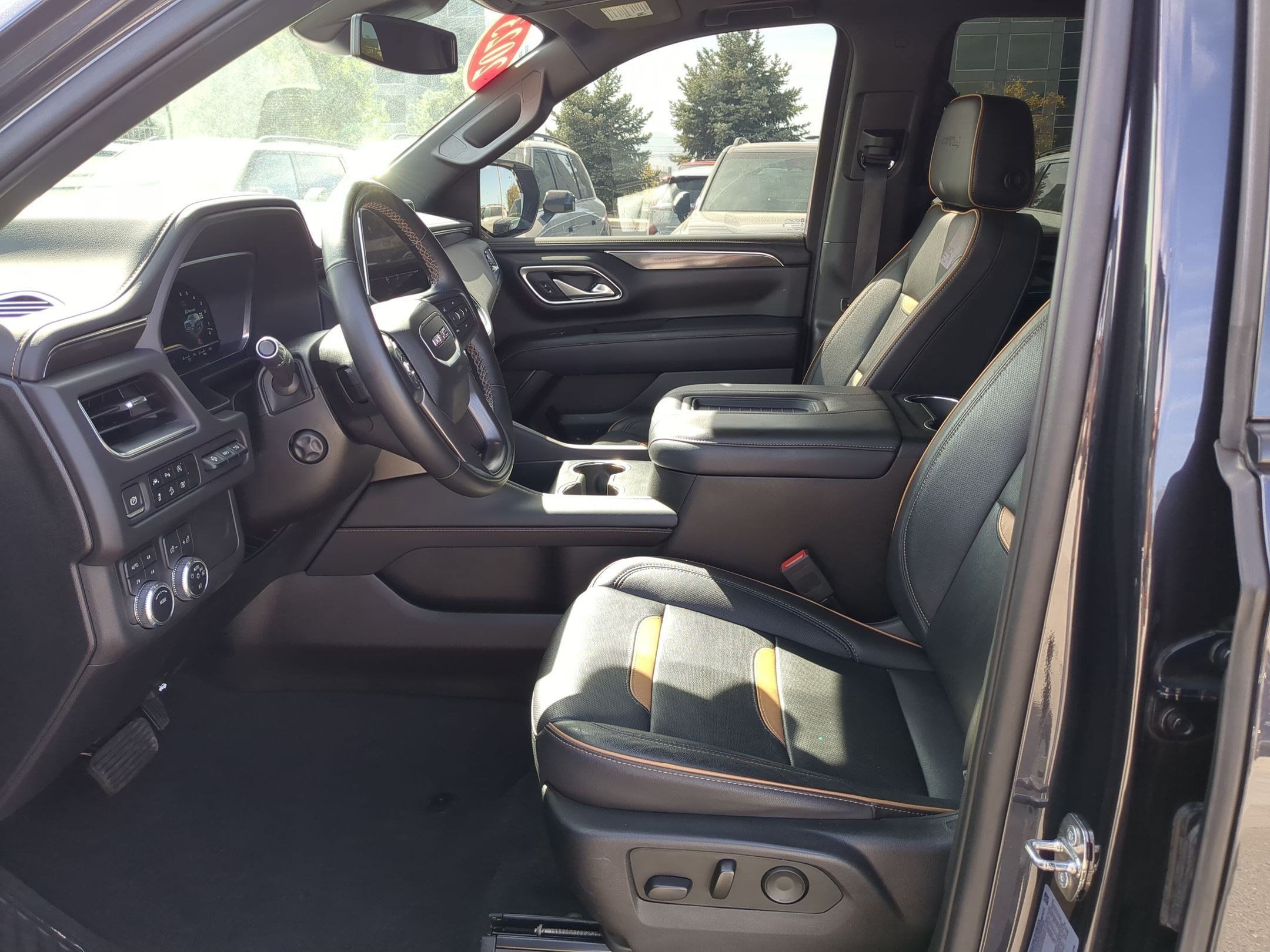 Used 2023 GMC Yukon AT4 w/ Technology Package AWD/4WD image 25