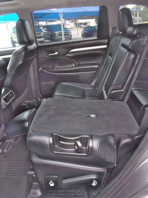 Used 2019 Toyota Highlander XLE AWD/4WD image 28