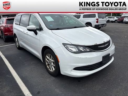 Used 2017 Chrysler Pacifica Touring FWD image 1