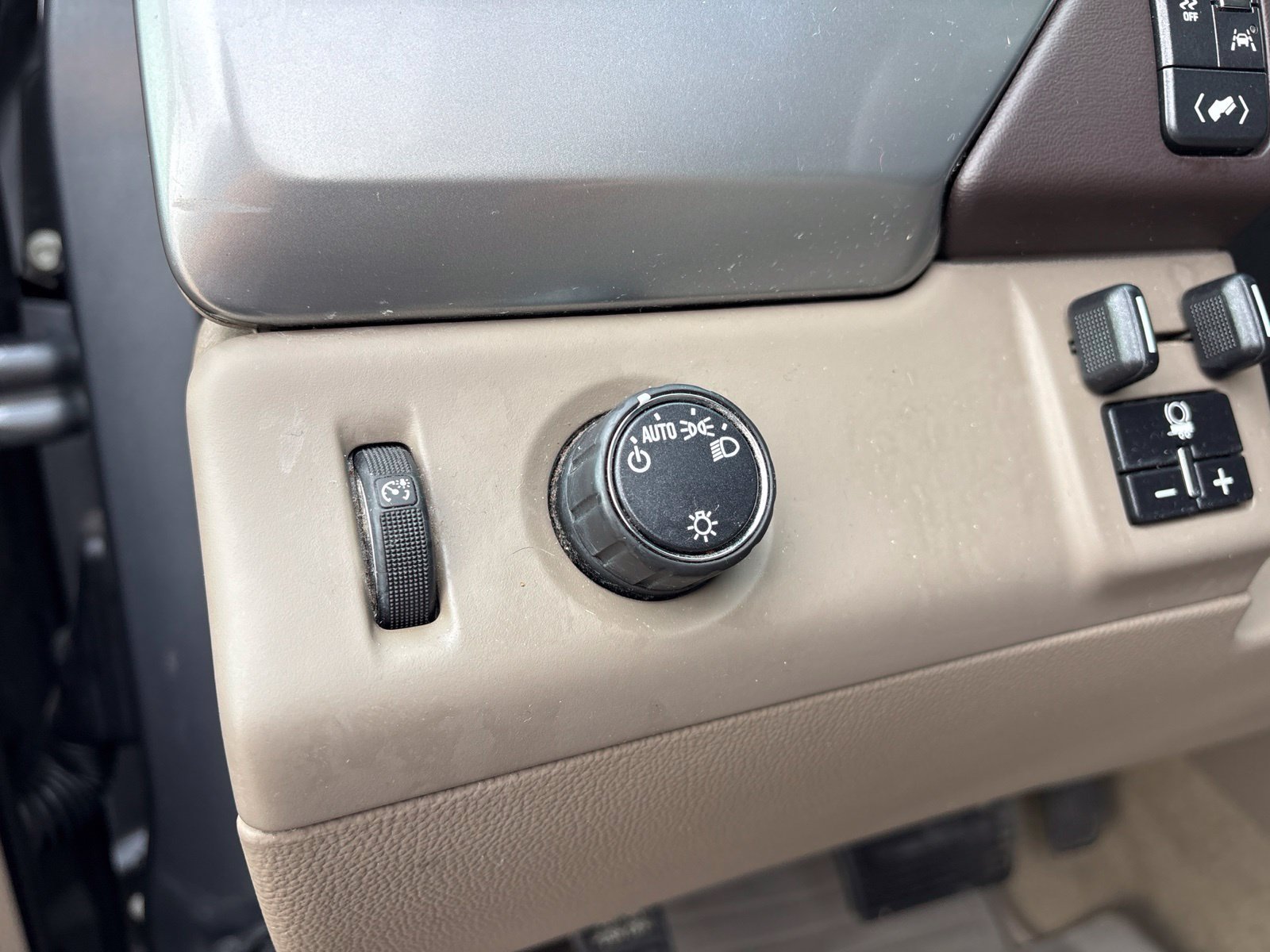 Used 2018 Chevrolet Tahoe LS w/ All-Season Package RWD image 12