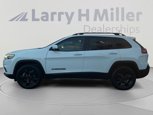 Used 2021 Jeep Cherokee Latitude Plus AWD/4WD image 2