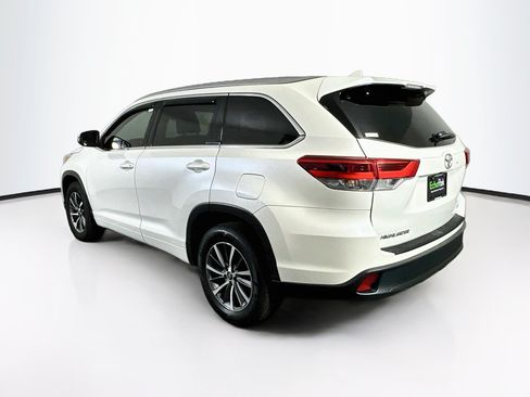 Used 2017 Toyota Highlander XLE FWD image 5