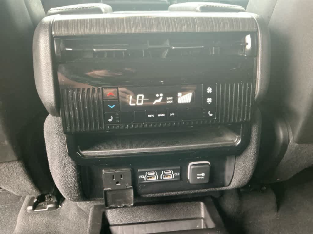 Used 2023 Jeep Wagoneer Series II w/ Flexible Seating Group AWD/4WD image 22