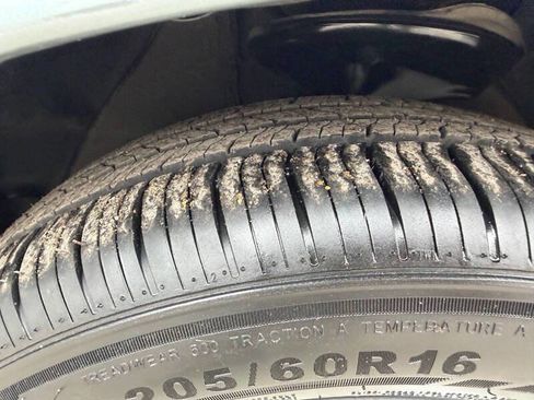 Used 2003 Toyota Avalon XLS image 10