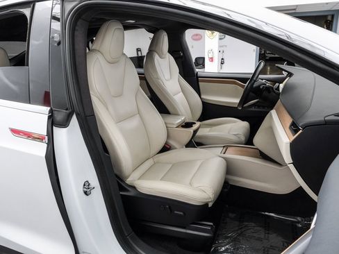 Used 2020 Tesla Model X Long Range image 40