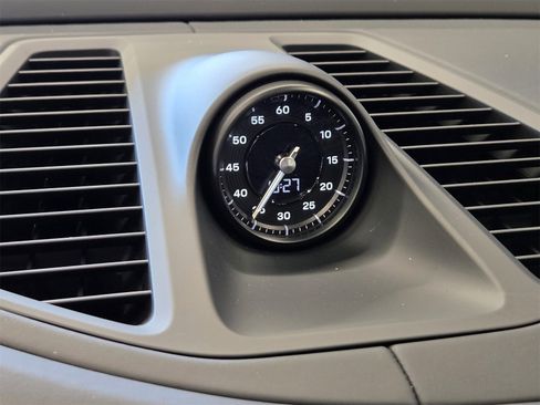 Used 2025 Porsche Macan Electric image 18