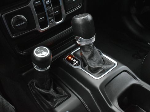 Used 2021 Jeep Gladiator Sport image 29