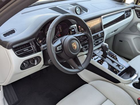 Used 2025 Porsche Macan Turbo image 4