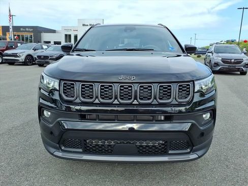 Used 2026 Jeep Compass Latitude AWD/4WD image 22