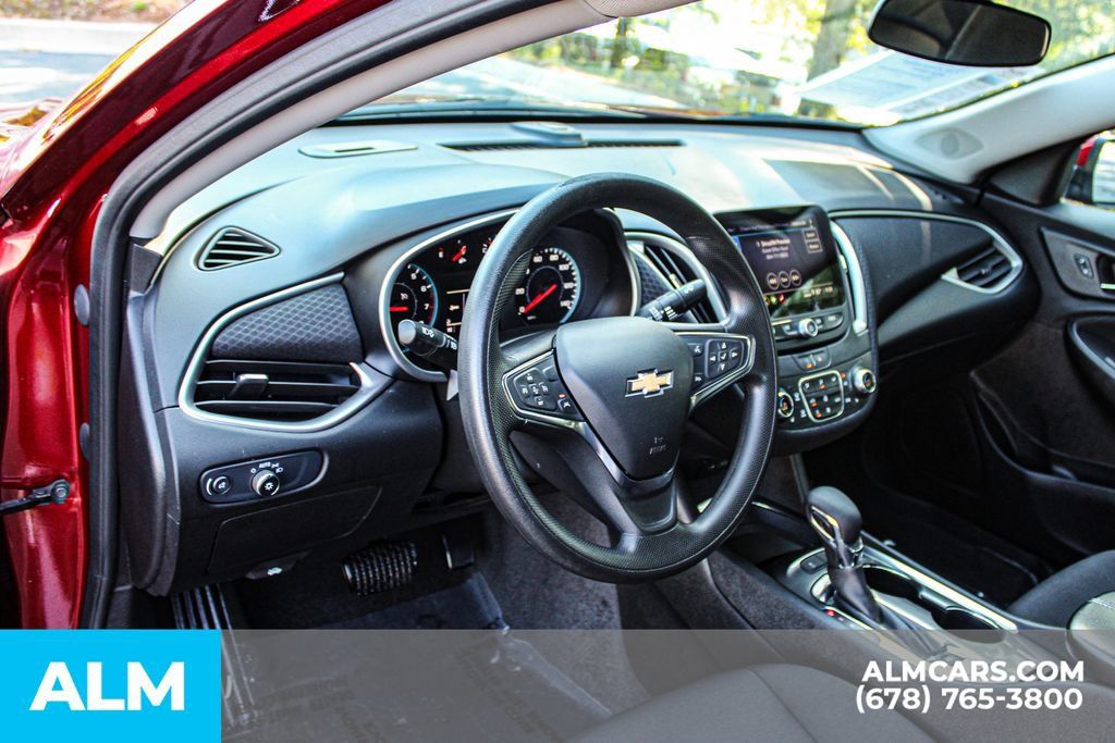 Used 2025 Chevrolet Malibu LT FWD image 21