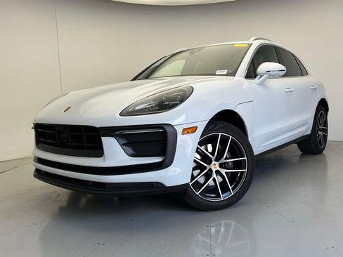 Certified 2023 Porsche Macan AWD/4WD image 1