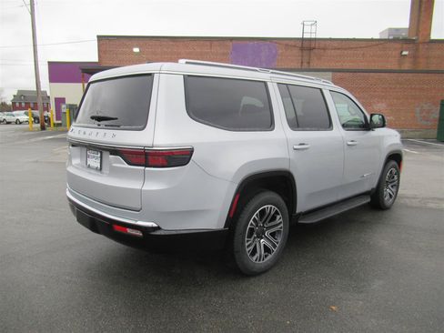 Used 2024 Jeep Wagoneer 4WD w/ Premium Group I image 8