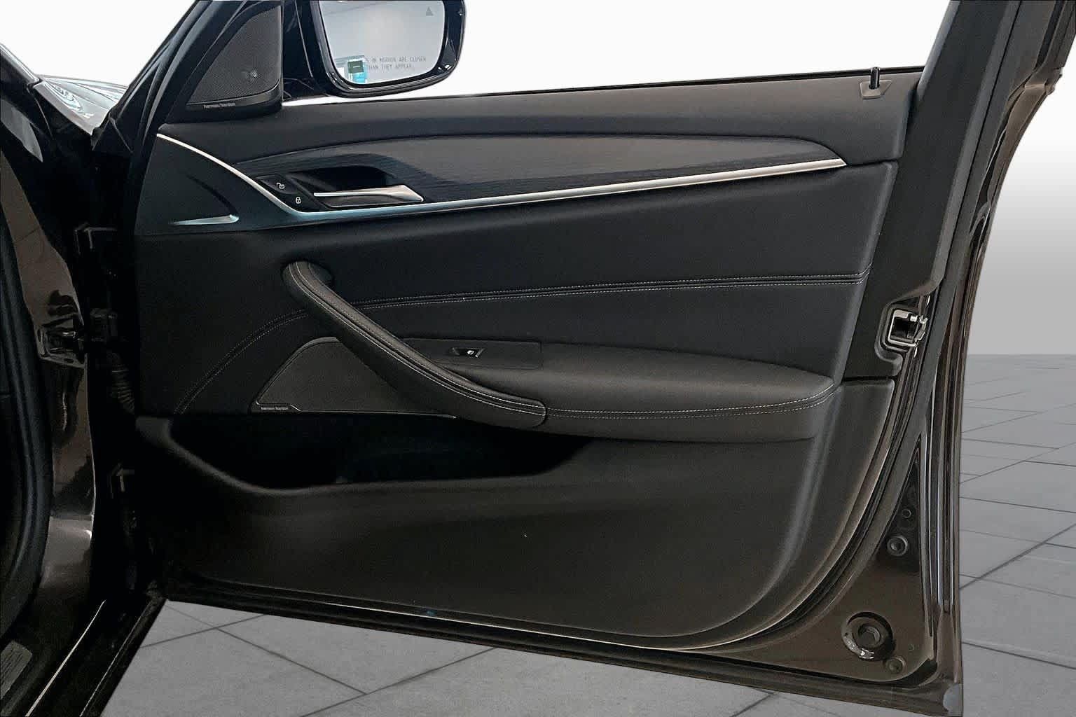 Used 2021 BMW 530i w/ M Sport Package RWD image 21