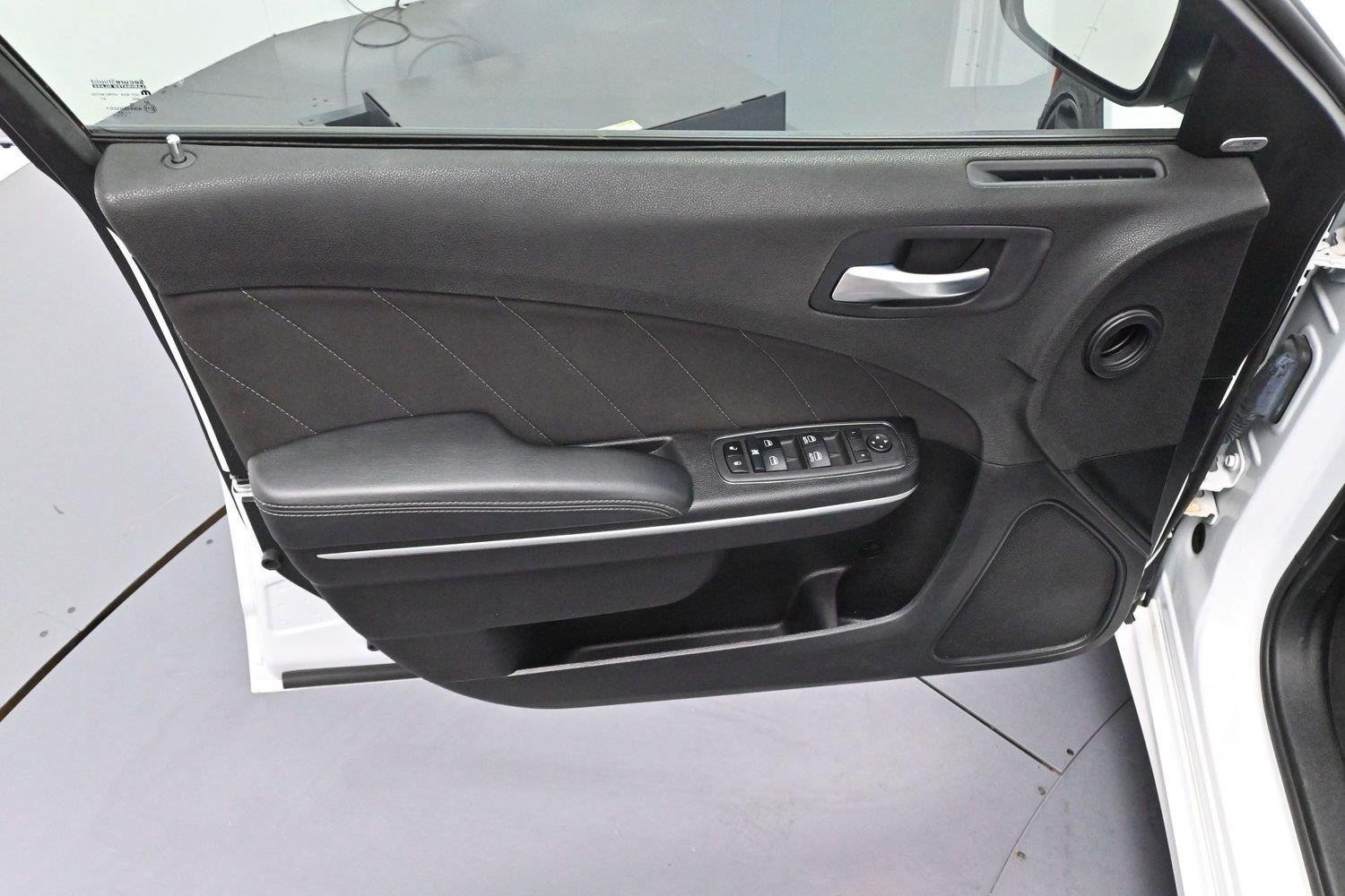 Used 2022 Dodge Charger Scat Pack RWD image 9
