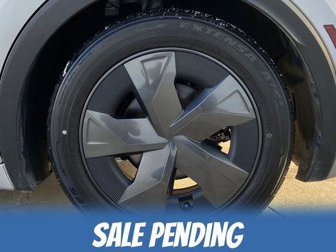 Used 2024 Toyota Prius LE FWD image 8