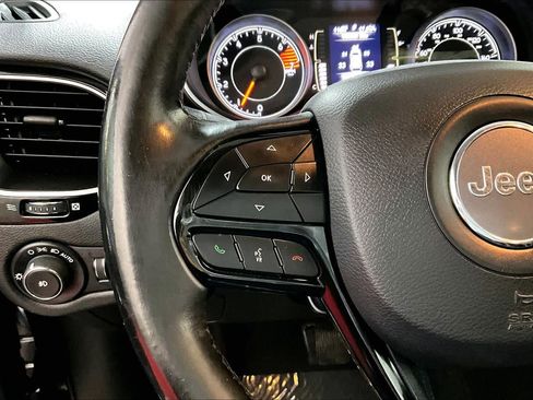 Used 2019 Jeep Cherokee Latitude Plus image 23