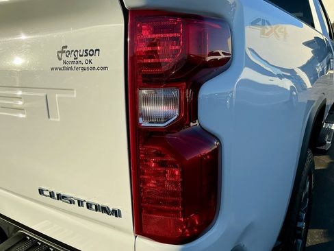 Used 2022 Chevrolet Silverado 2500 Custom w/ Custom Value Package image 16