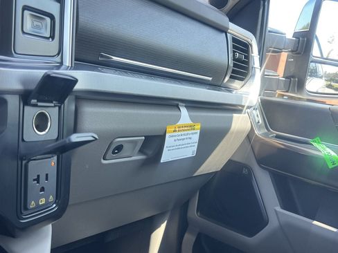 New 2027 Ford F250 Platinum w/ Platinum Plus Package AWD/4WD image 9