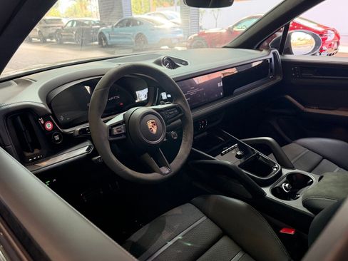 Certified 2025 Porsche Cayenne GTS AWD/4WD image 3
